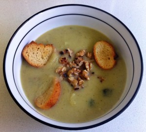 Broccoli soup with walnuts and croutons
